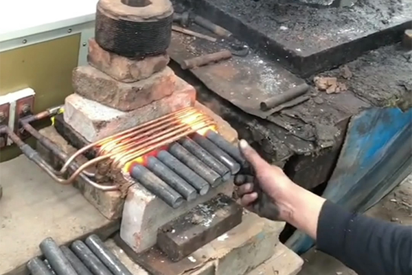 120kw超音频9.1成人免费看片加热设备加热圆钢后冲床冲压