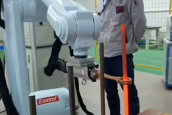 手持式9.1成人免费看片加热设备 配合机械手臂实现自动化加热