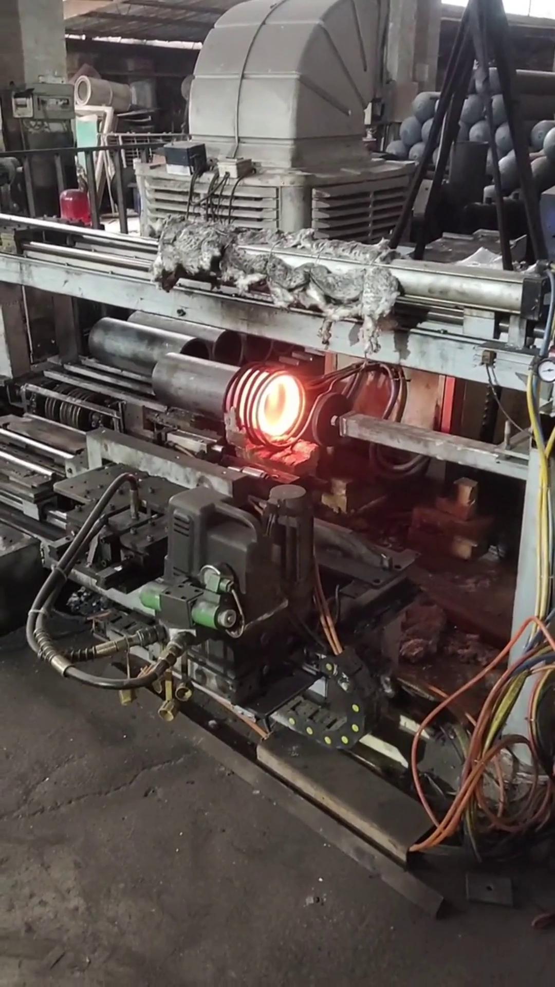 高频9.1成人免费看片加热设备 钢管缩口工艺 可以根据工艺要求实现封口扩口等