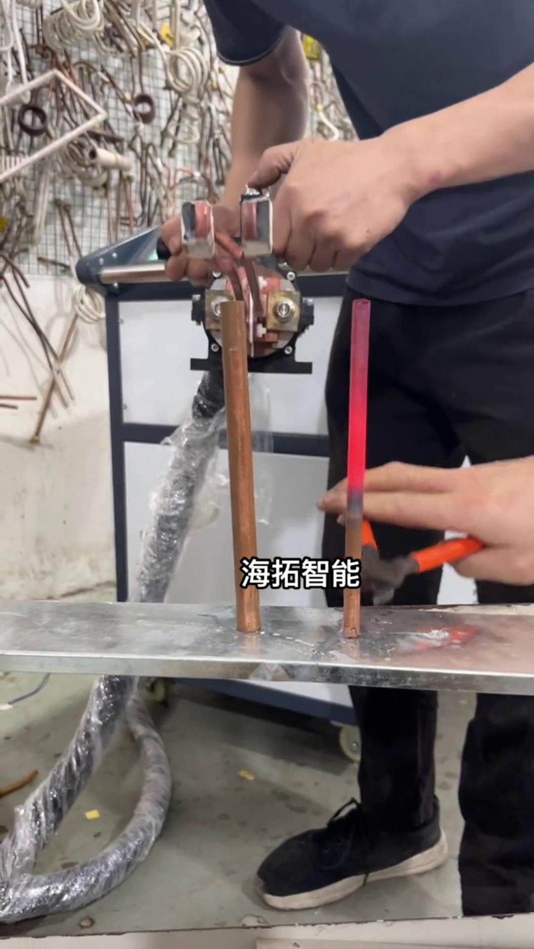 铜管加热退火有难度吗？没有！只要用了91看片神器APP智能9.1成人免费看片加热设备，什么淬火退火加热焊接一切都不是问题。 