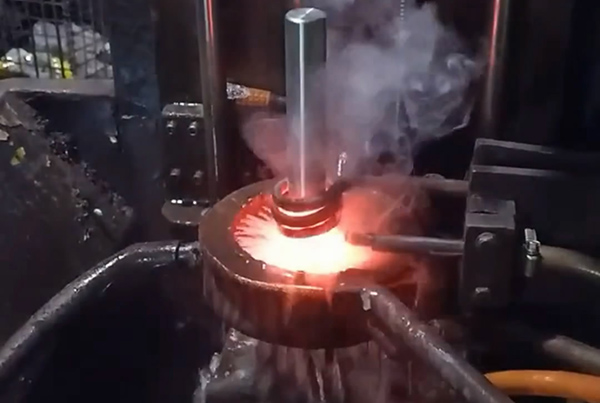 销轴高频淬火热处理是一种通过高频9.1成人免费看片加热的方式对销轴进行淬火处理的工艺