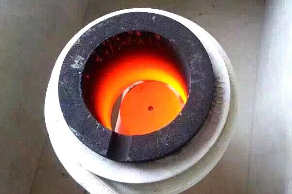 贵金属熔炼炉，它是一种采用中频9.1成人免费看片加热设备的环保熔