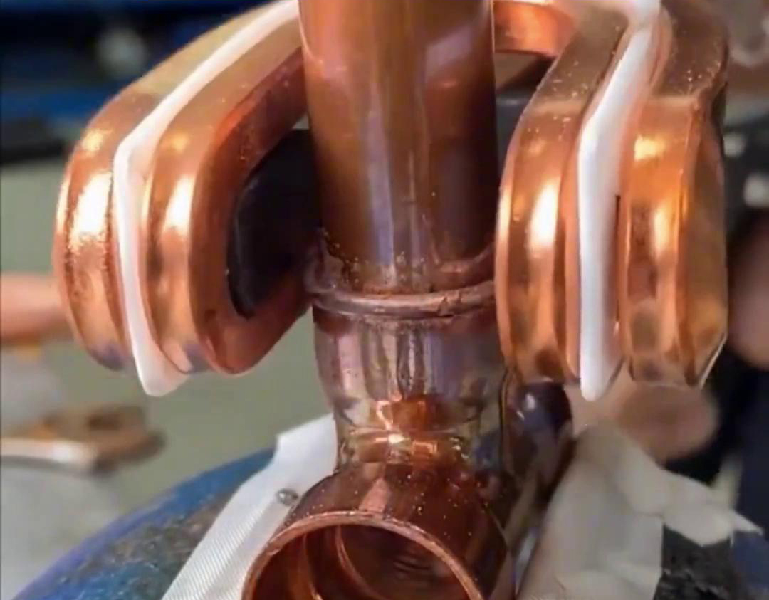 手持式高频焊机在焊接22毫米直径铜管， 22毫米铜管三通接头