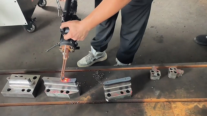 手持式高频加热机，让模具平面淬火不再困难