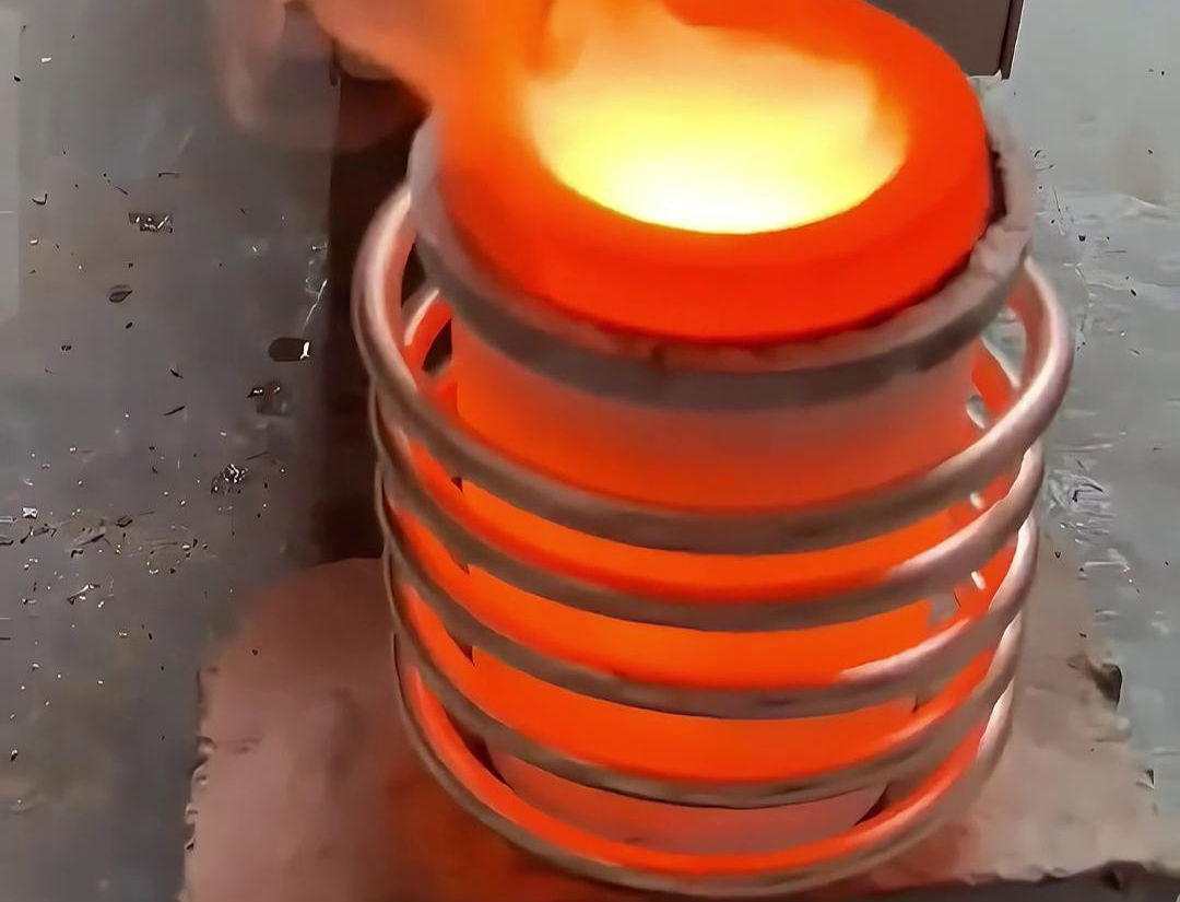 91看片神器APP小型高频熔炼炉的用途远不止于熔炼银粉，还用来熔金、铜、铅等多种金属(图2)