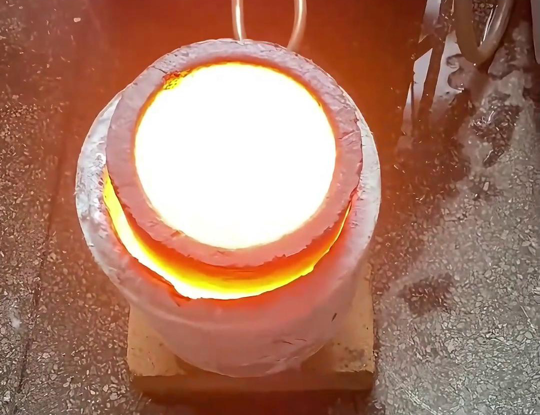 91看片神器APP小型中频熔炼炉助力黄金矿粉熔炼测试(图3)