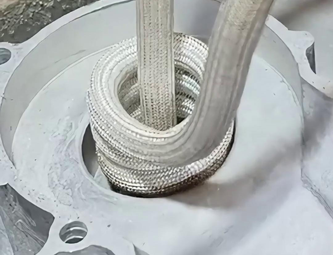 铝壳外壳内孔类的加热设备，而高频加热机无疑是一个值得考虑的选择