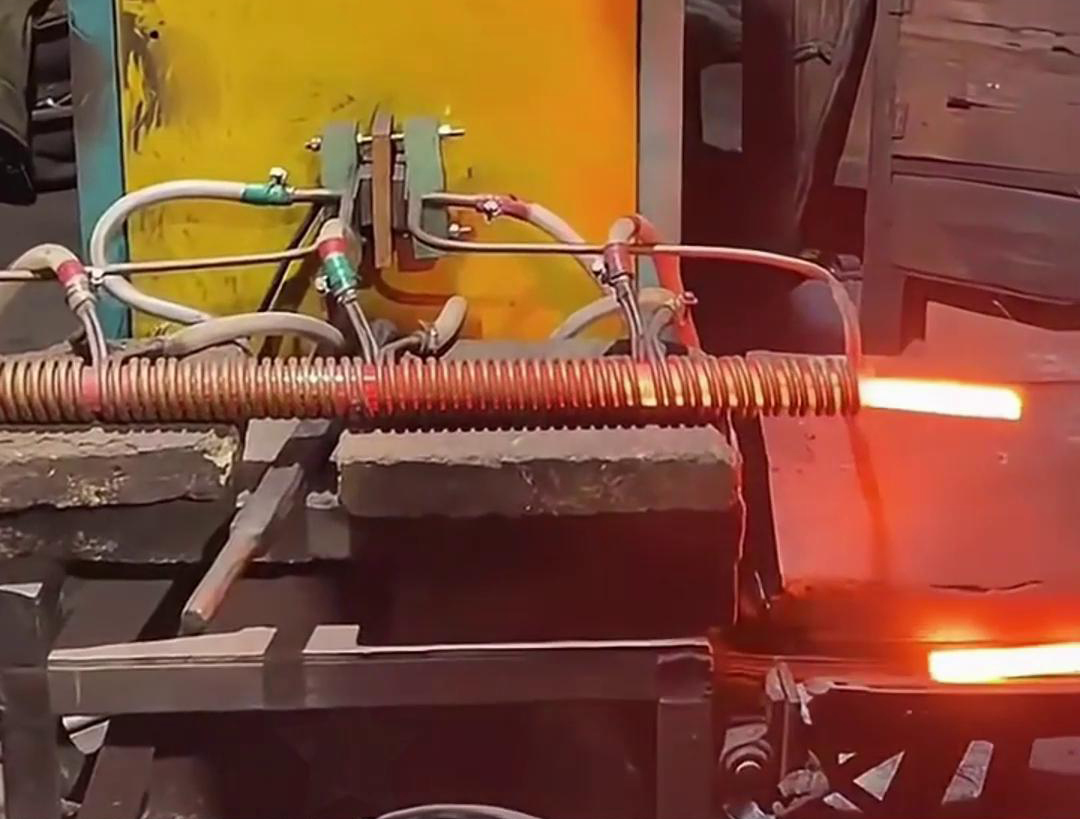 中频9.1成人免费看片加热设备一体机专门用来做棒料加热热透锻造使用