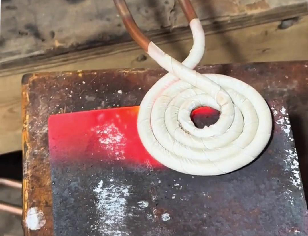 手持式高频加热机：钢板表面处理的高效工具(图2)