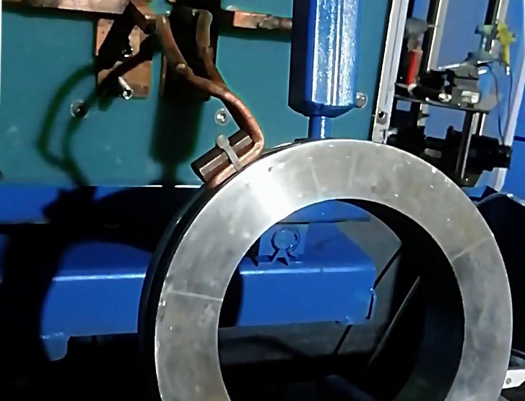 91看片神器APP高频淬火机床：轨道轮生产的高效利器