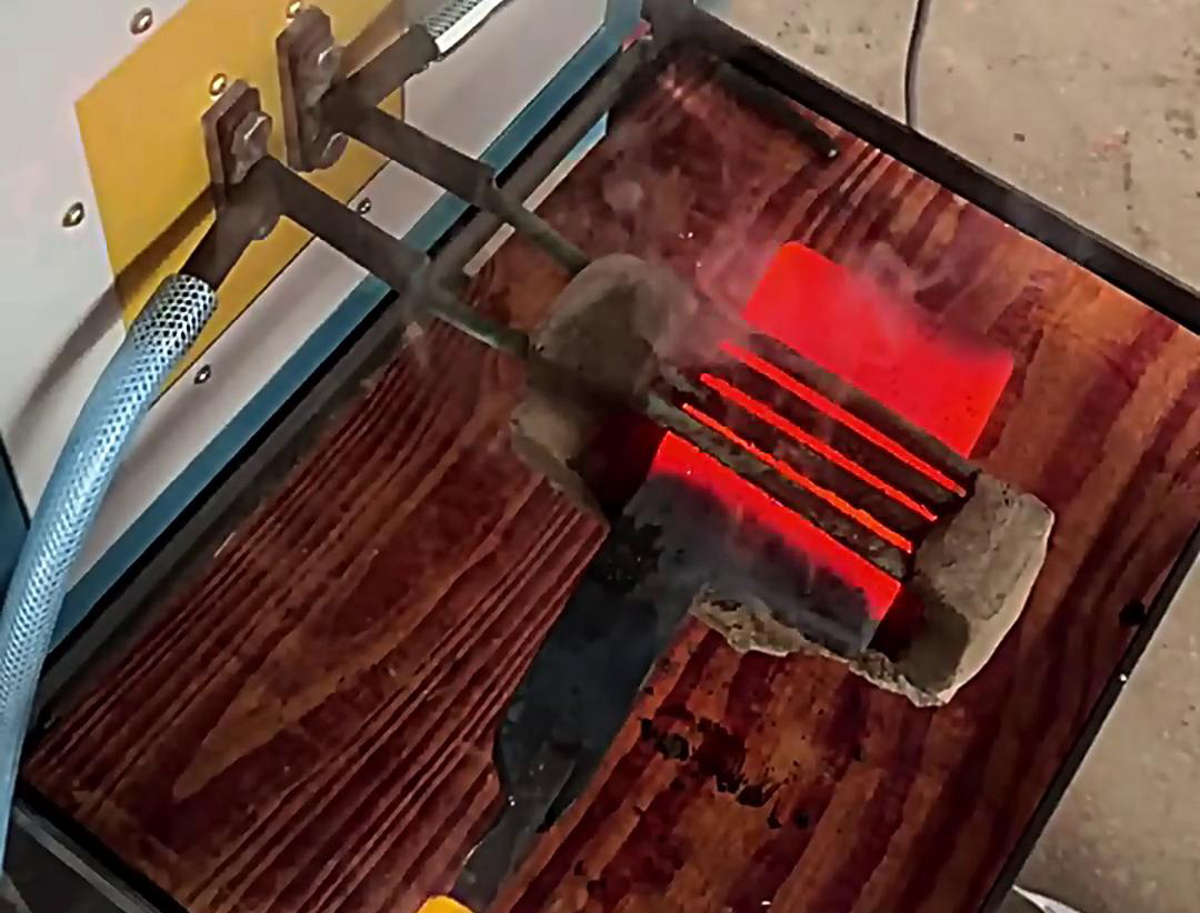 91看片神器APP高频加热炉：打铁好帮手