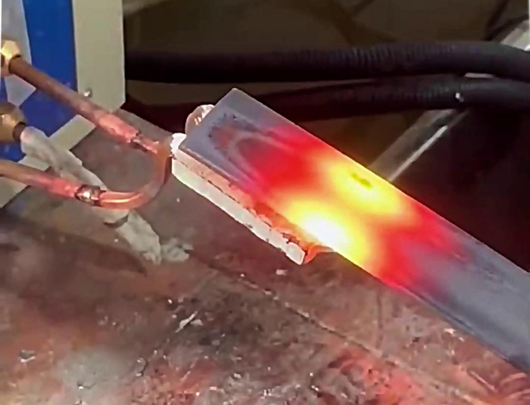 91看片神器APP高频加热炉：打铁好帮手(图2)