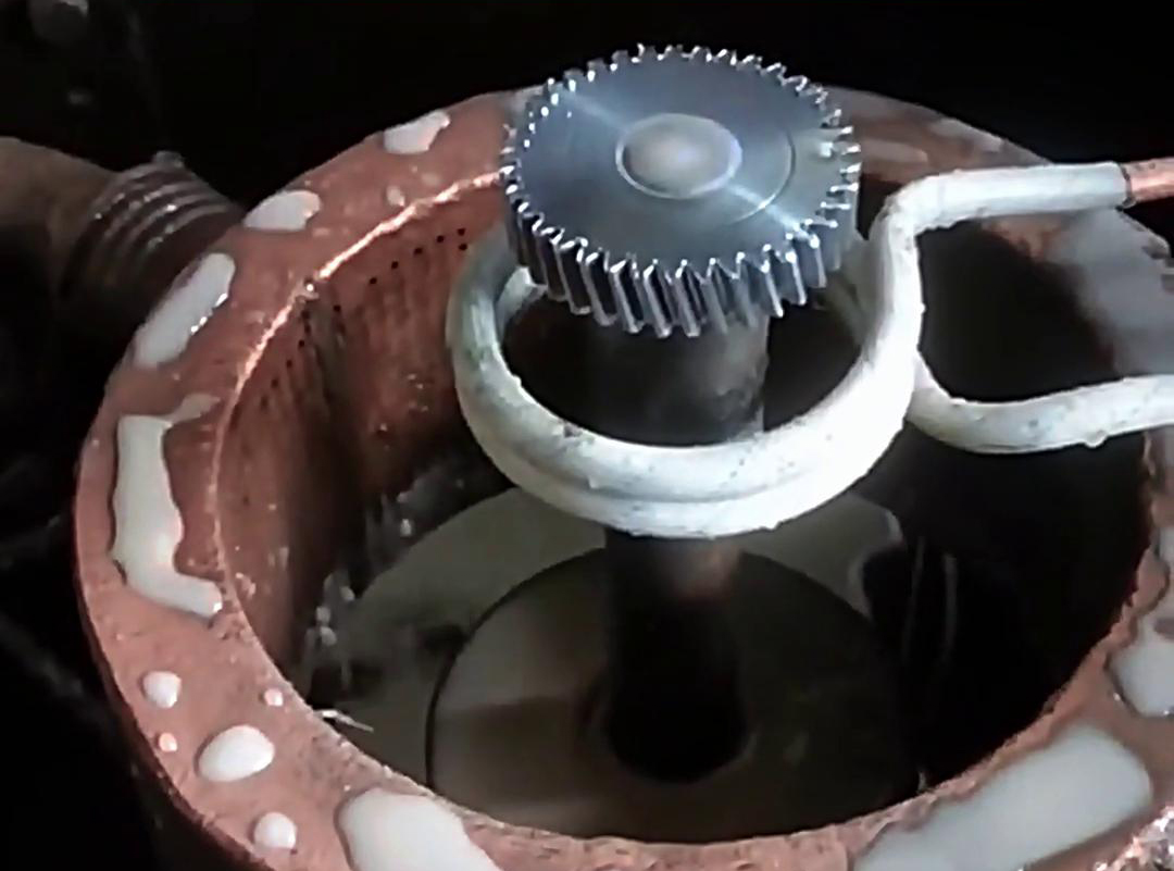 齿轮高频淬火，其加热速度快，氧化脱碳少