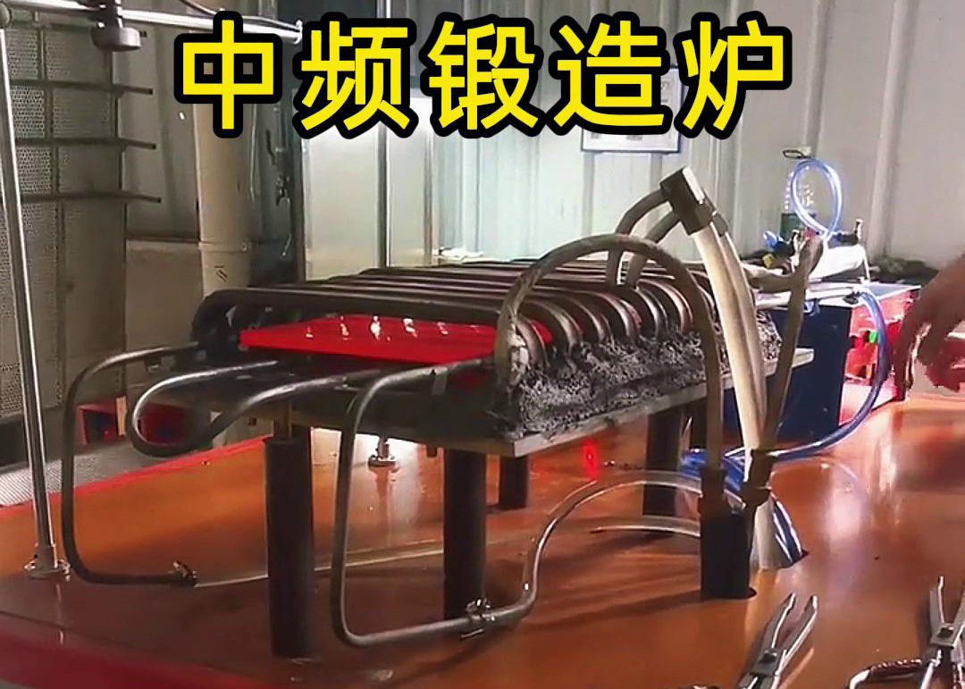 中频铜板锻造加热炉，采用9.1成人免费看片加热技术，配合送料机自动上下料