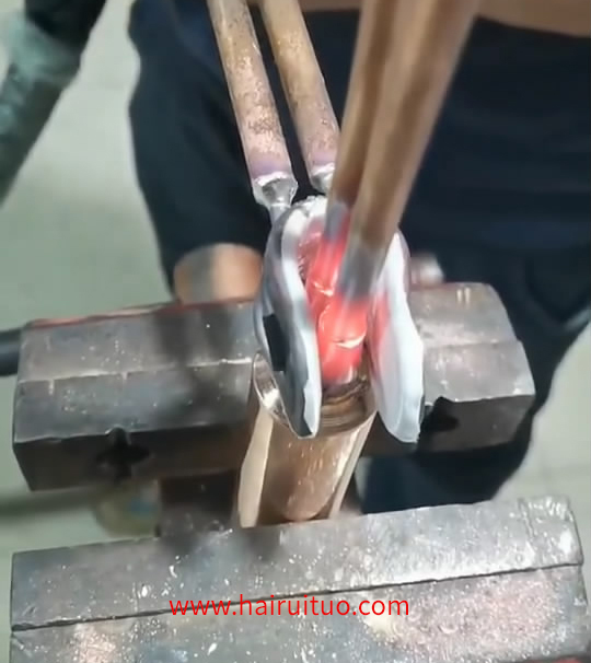 铜管焊接用手持高频9.1成人免费看片加热设备，高频焊机