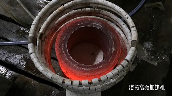 高频9.1成人免费看片加热设备加热大型铁管试样