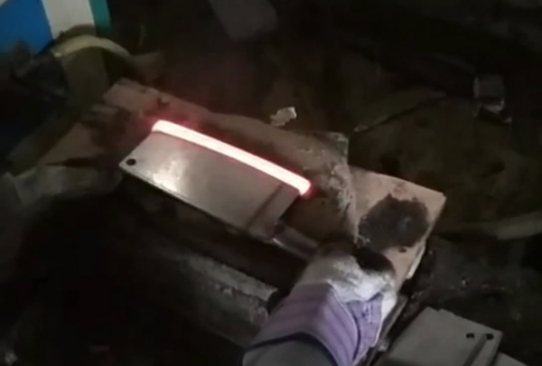  超音频9.1成人免费看片加热设备对菜刀淬火