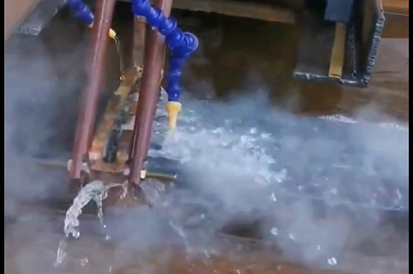 中频91网站免费看片对大型浮吊船轨道中频淬火