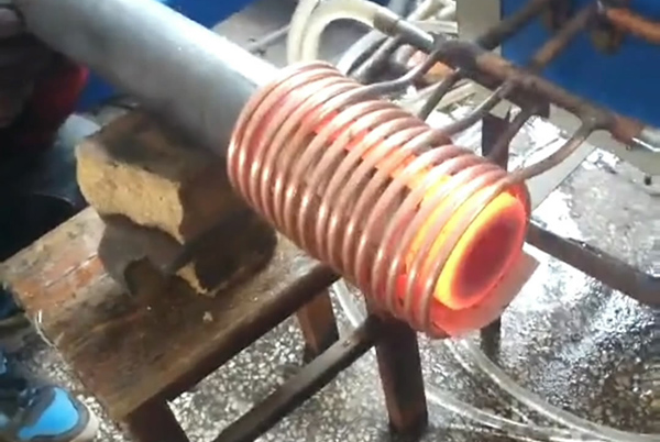 在9.1成人免费看片加热螺旋管与铜管时，电流频率如何选择？