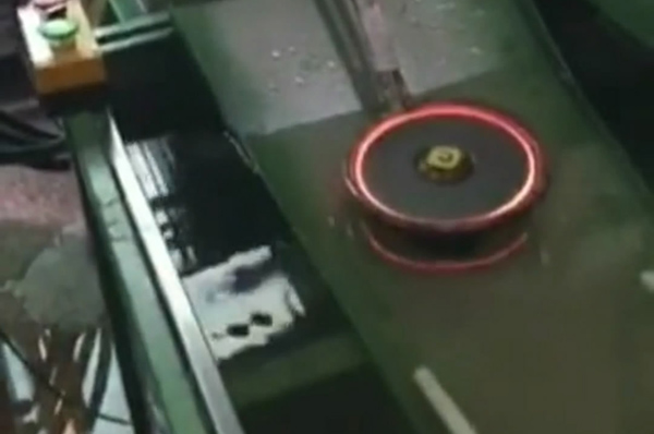 高频91网站免费看片 齿轮淬火 表面淬火 9.1成人免费看片加热淬火配合传送带水槽