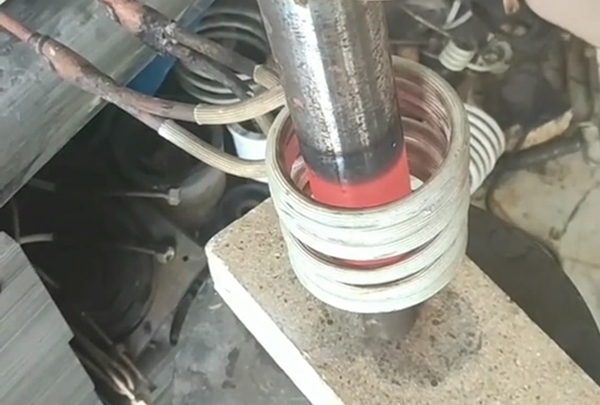 高频9.1成人免费看片加热机对钢筒加热淬火退火