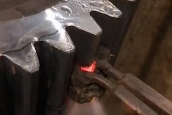 大齿轮单齿淬火用高频9.1成人免费看片加热91网站免费看片