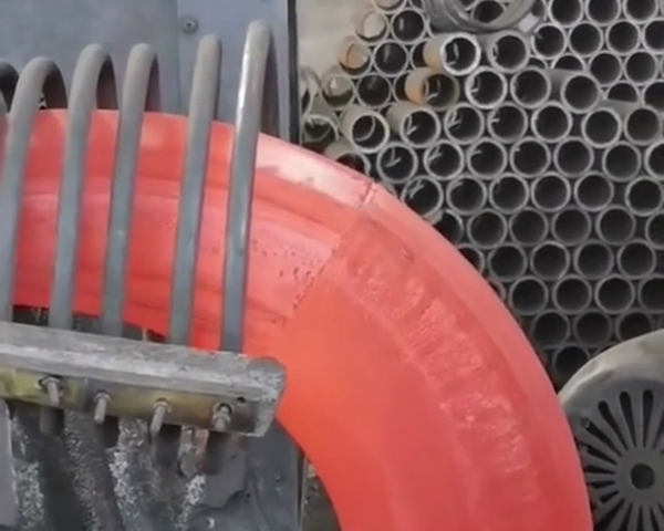 大型中频9.1成人免费看片加热设备对钢管加热退火热弯