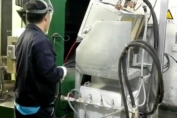 倾倒式熔炼炉，中高频9.1成人免费看片熔炼设备