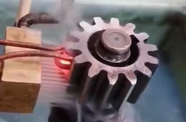 高频机-齿轮淬火的应用。