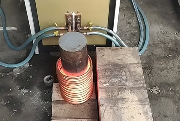 大直径圆钢热透用中频9.1成人免费看片加热设备