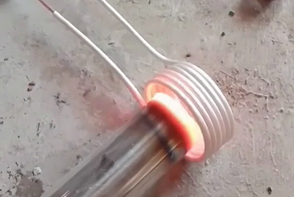 小型9.1成人免费看片加热设备加热钢管