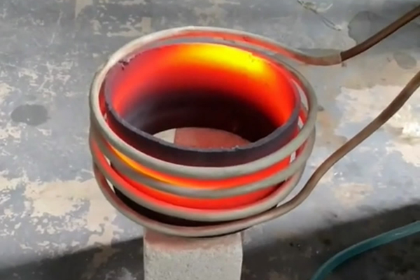 中频9.1成人免费看片加热成套设备对钢丝进行索氏体化处理