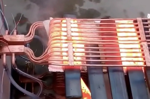 钢板批量加热用超音频9.1成人免费看片加热设备