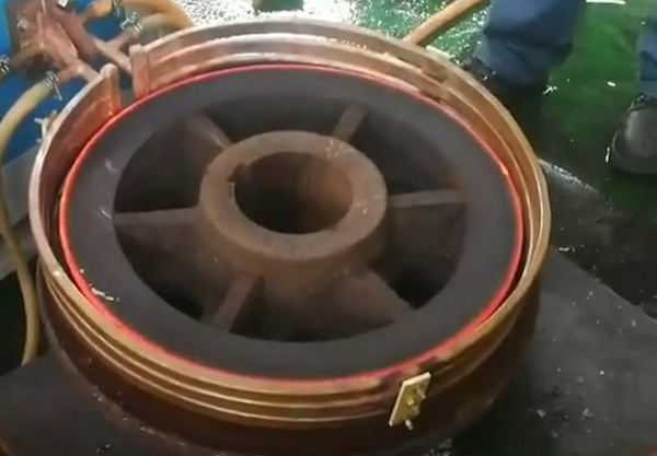 淬火机淬火时无需人工操作，淬火一键完成，节约人力成本。