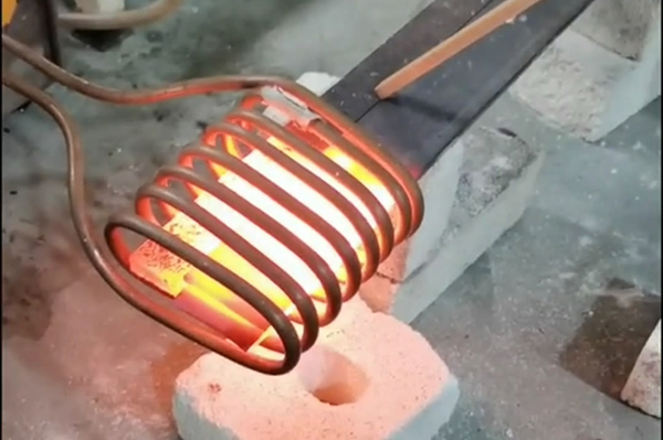 横向磁场9.1成人免费看片加热直缝焊管焊缝