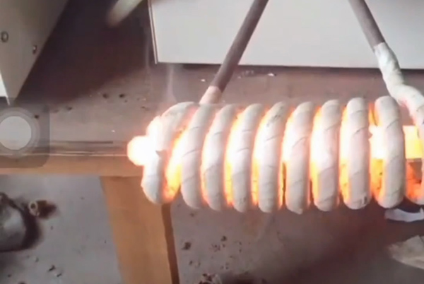 棒料加热用高频9.1成人免费看片加热设备 ，一秒加热800度