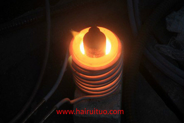 遇到故障时，如何对铜熔炼炉进行替换？